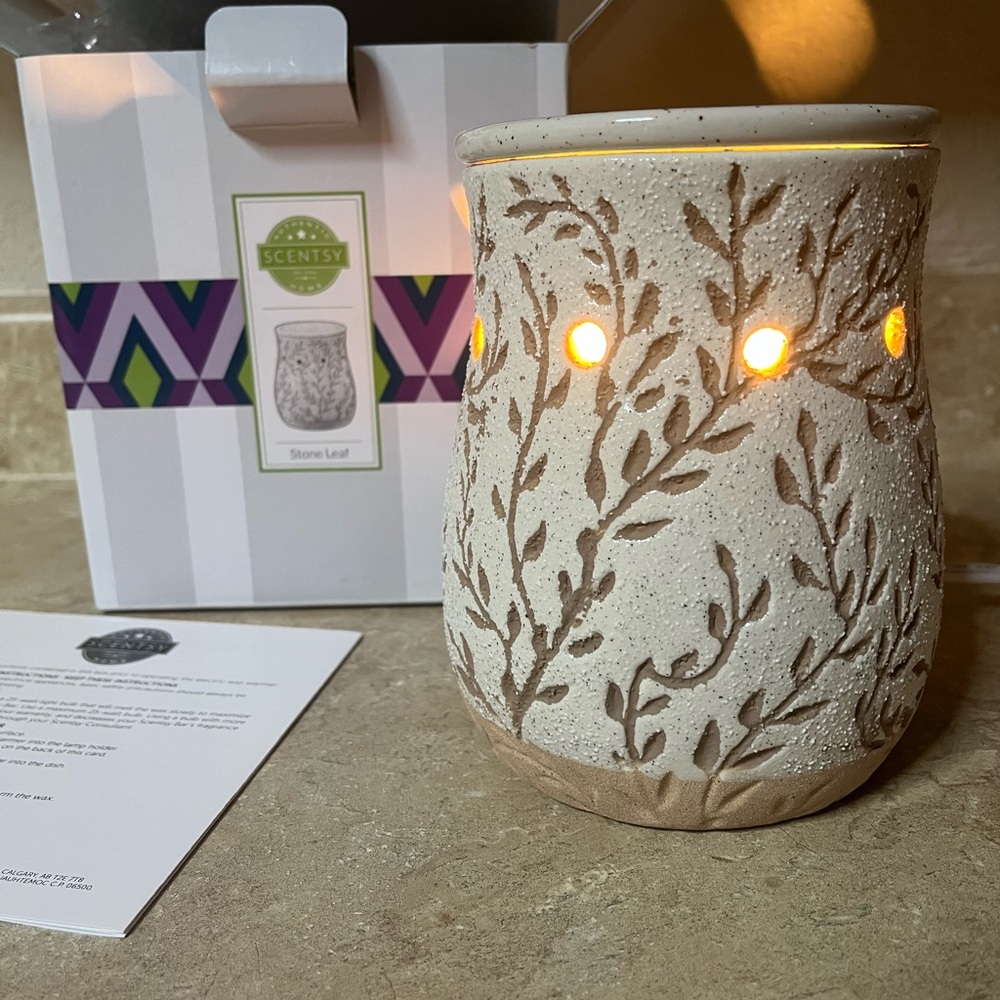 Scentsy Stone Leaf Warmer - cream and Brown